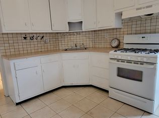 237 Bayview Ave #2F, Jersey City, NJ 07305