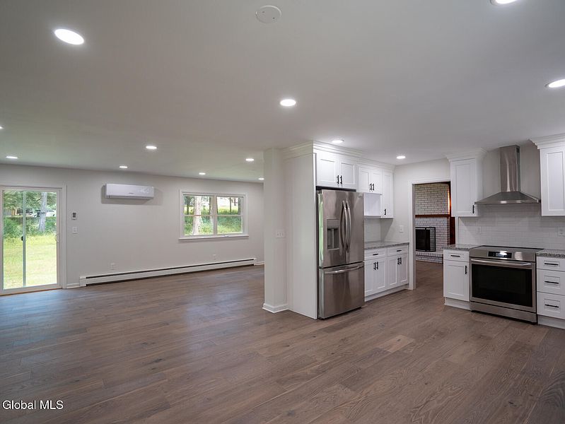 4th image of 2 Nicholas Avenue