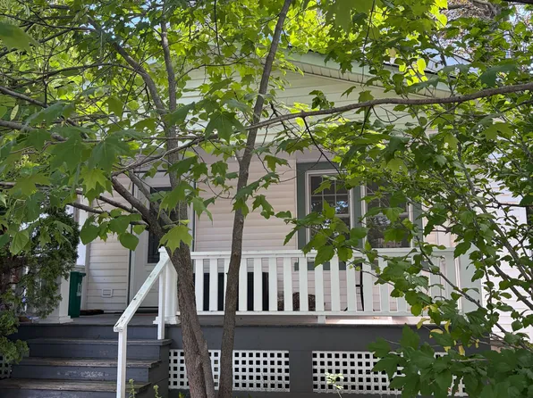 121 Wells St, Aurora, ON L4G 1T6