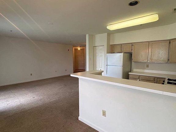 4th image of 306 Gatehouse Ln #306E