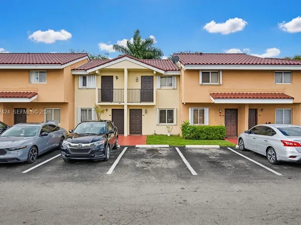 560 NW 82nd Pl APT 306, Miami, FL 33126