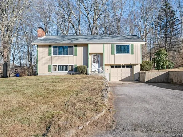 109 Wildwood Lane, Montville, CT 06382