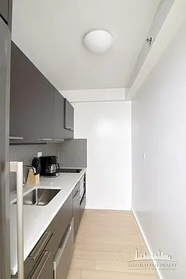 Rented by Manhattan Realty Group | media 7