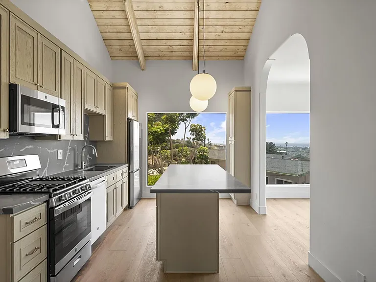 683 Marine View Ave — Photo 28