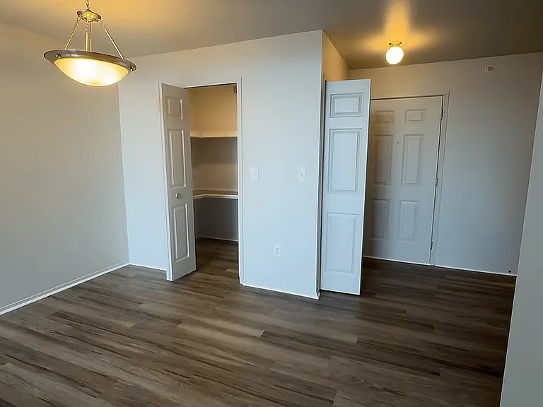 Prentiss Pointe Apartments — Photo 80
