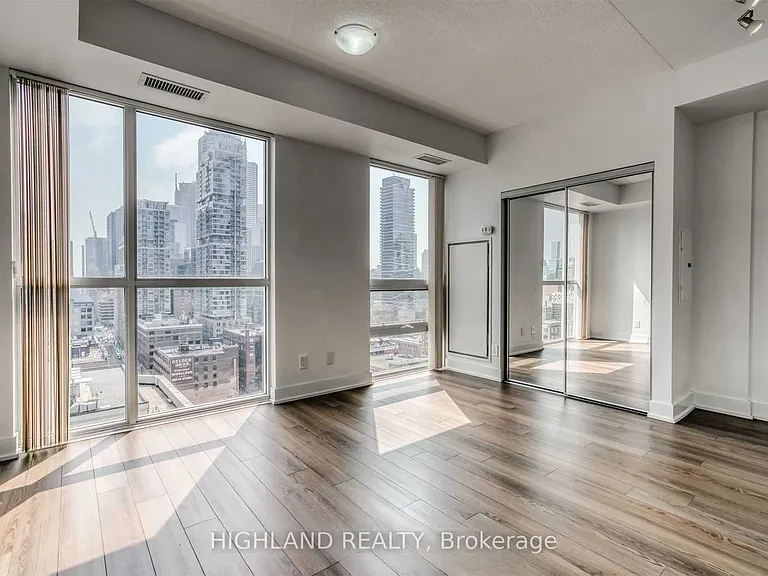 318 Richmond St W #1705 — Photo 5