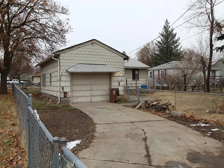 1204 E Bismark Ave — Photo 13