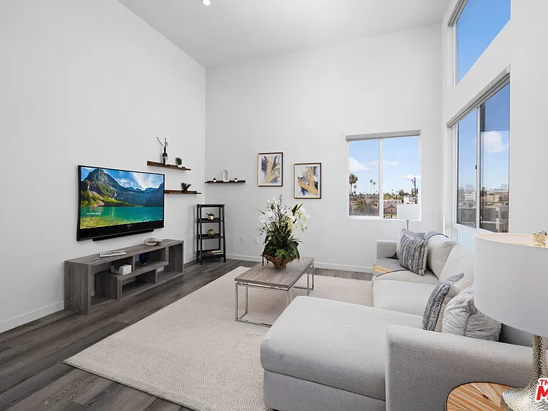 1055 S Serrano Ave #505 — Photo 12