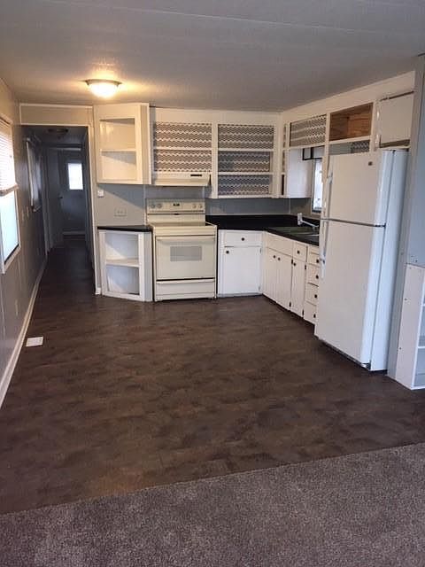 2nd image of 2490 E Main St