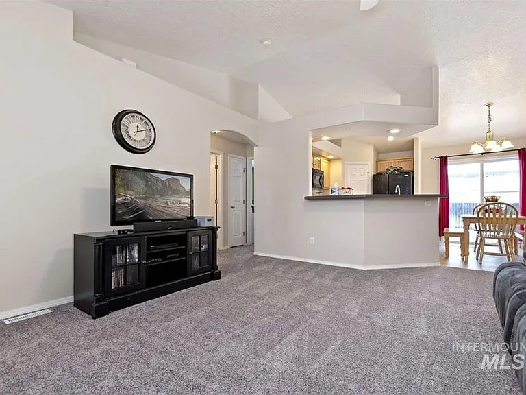 1622 W Meffan Ave — Photo 6