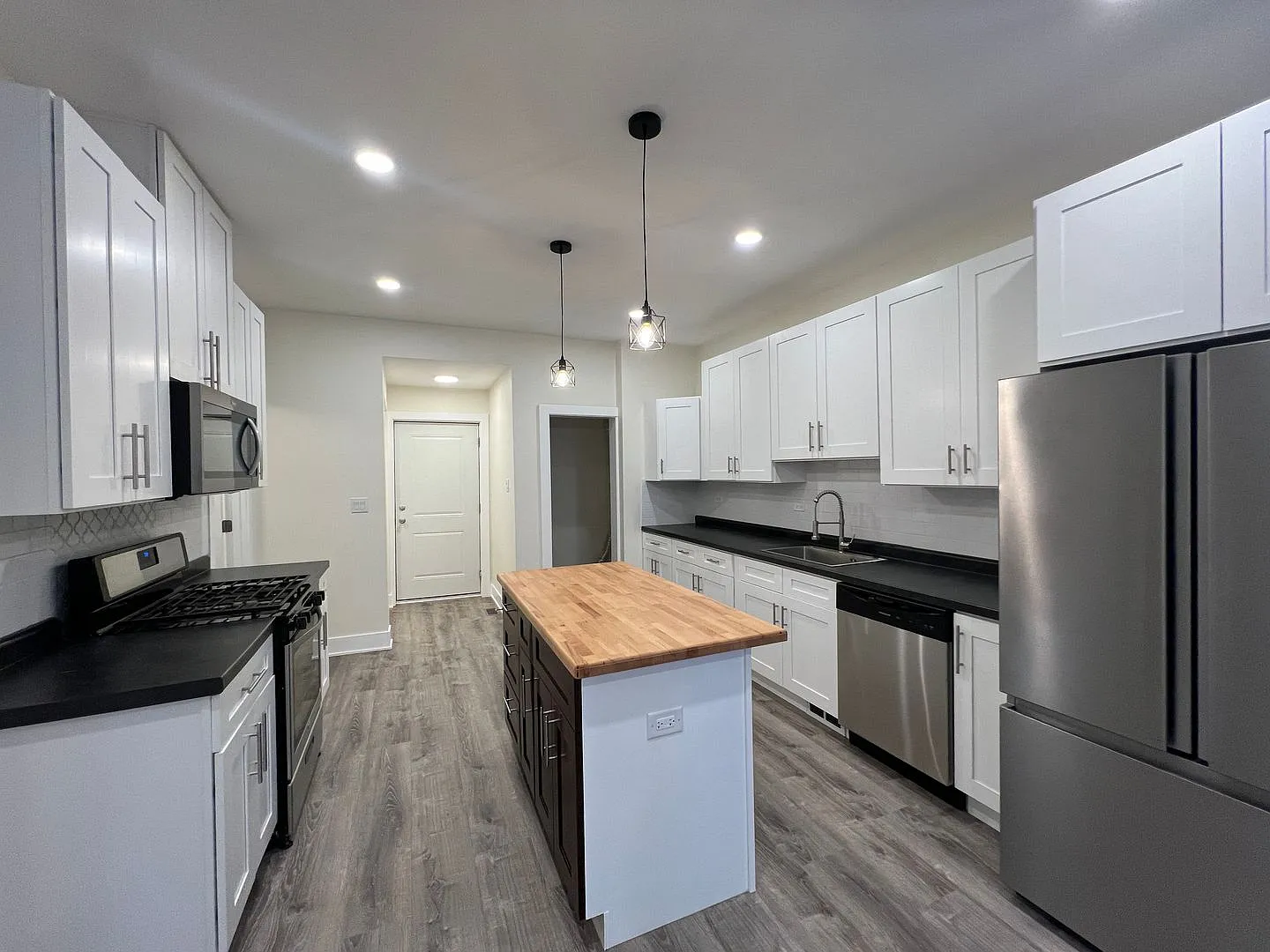 3427 Lake St Lansing, IL 60438 — Photo 2