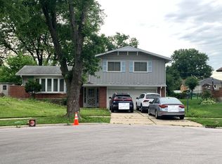 15251 Colina Ave, Oak Forest, IL 60452