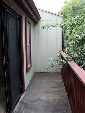 5th image of 457 Oak Ave #1