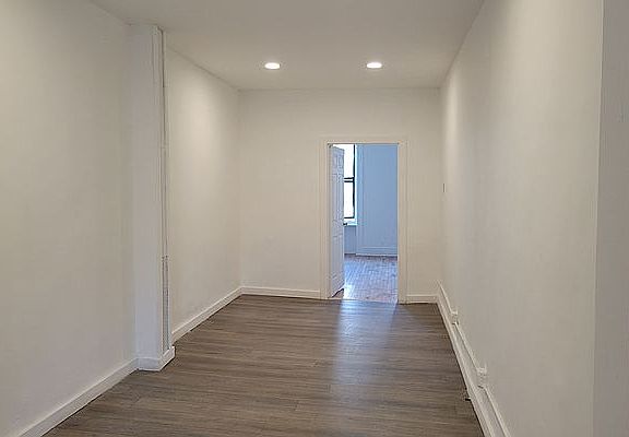 4th image of 2006 2nd Ave #1AA