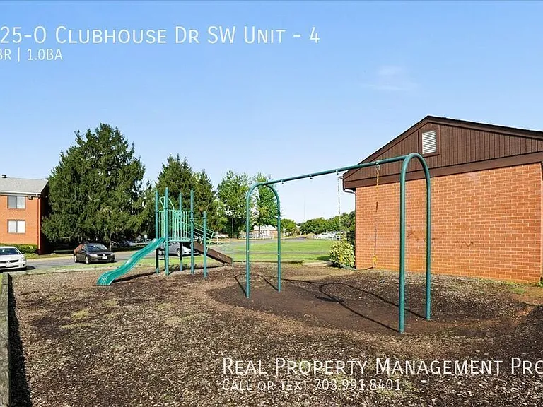 125O Clubhouse Dr SW #4 — Photo 26