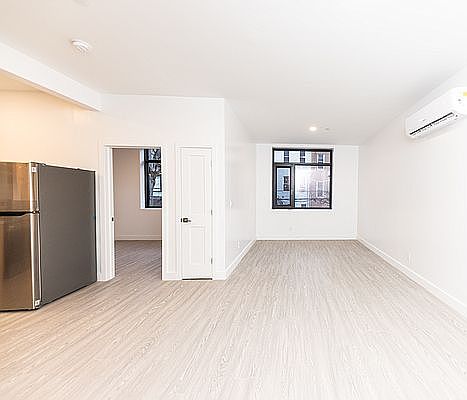 4th image of 379 Harman St Floor 2