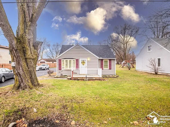 7889 Whiteford Center Rd, Ottawa Lake, MI 49267