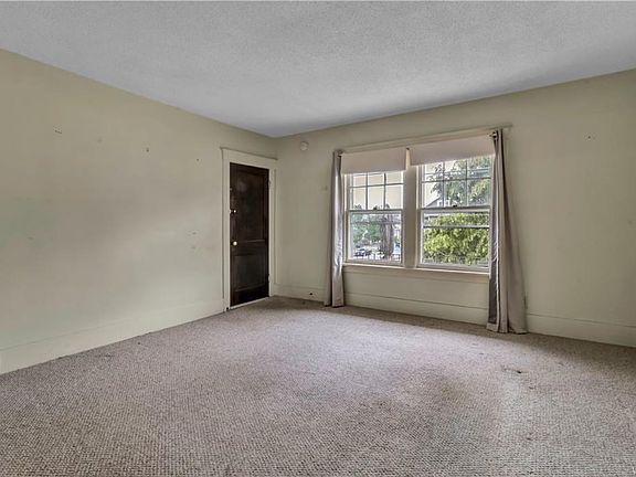 4th image of 340 Crestwood Ave