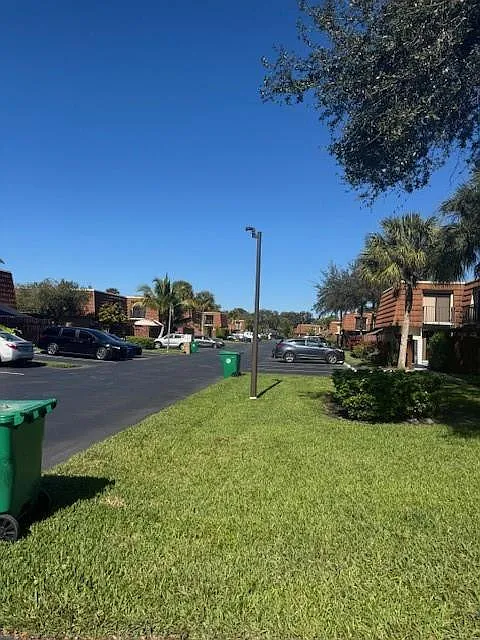 3 bed, 2.5 bath, 1654 sqft, $3,200 — Photo 2