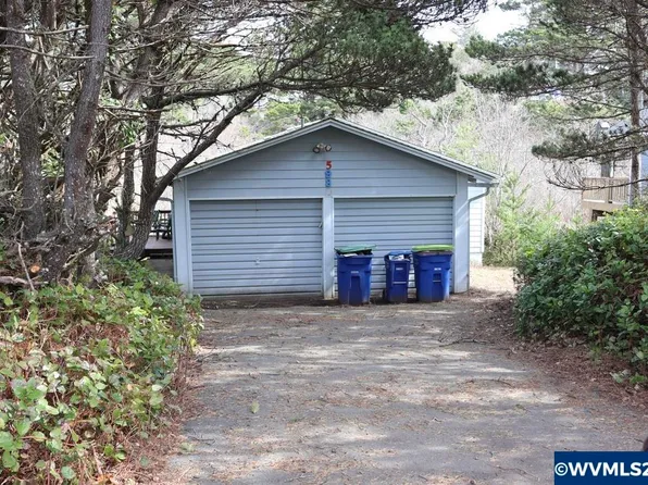 5980 Palisades Dr, Lincoln City, OR 97367