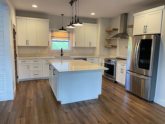 5th image of 380 Cherokee Cv