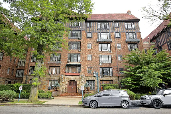 Sold by Keller Williams Realty Landmark | media 18