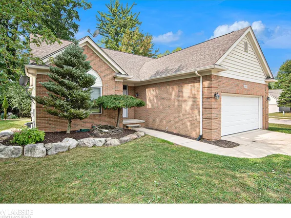 1593 Club House Ct, Pontiac, MI 48340