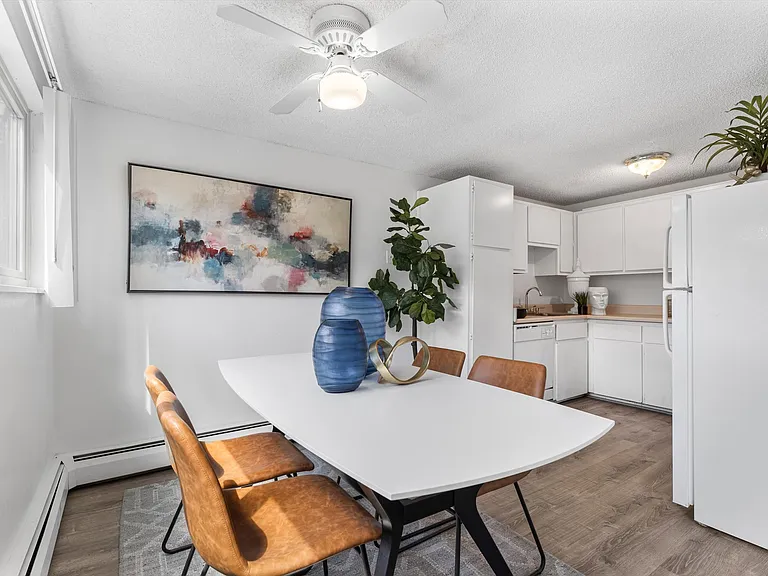 Mohawk Green Apartments — Photo 15