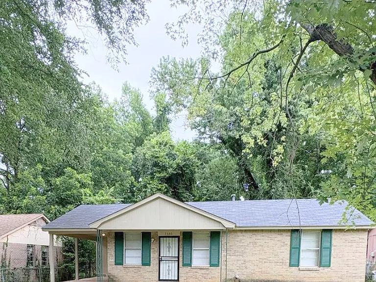3666 Bluff Wood Dr — Photo 2