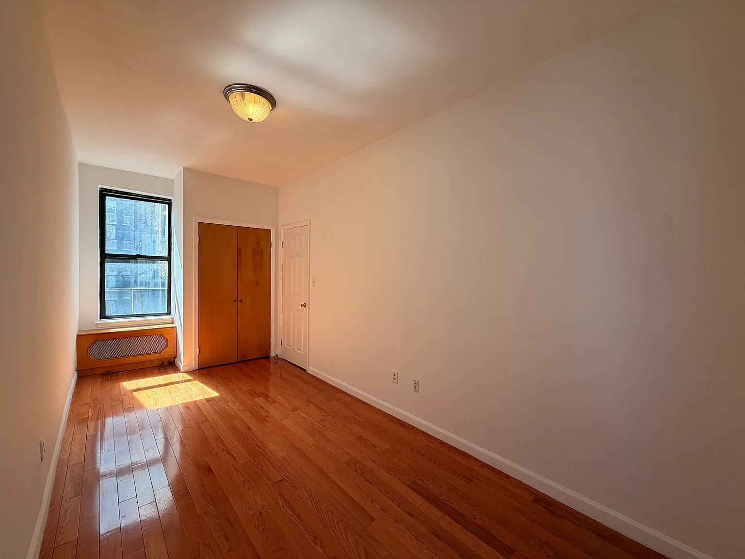 342 East 15th Street — Photo 4