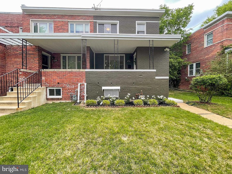 1st image of 4704 8th St NE