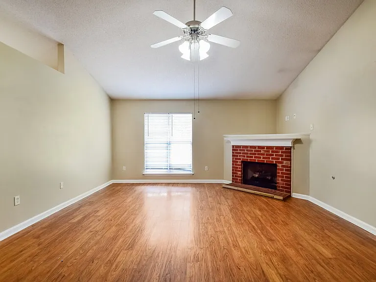 8035 Park Pike Dr — Photo 4