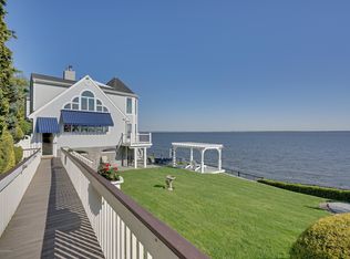 82 Bayside Dr, Atlantic Highlands, NJ 07716