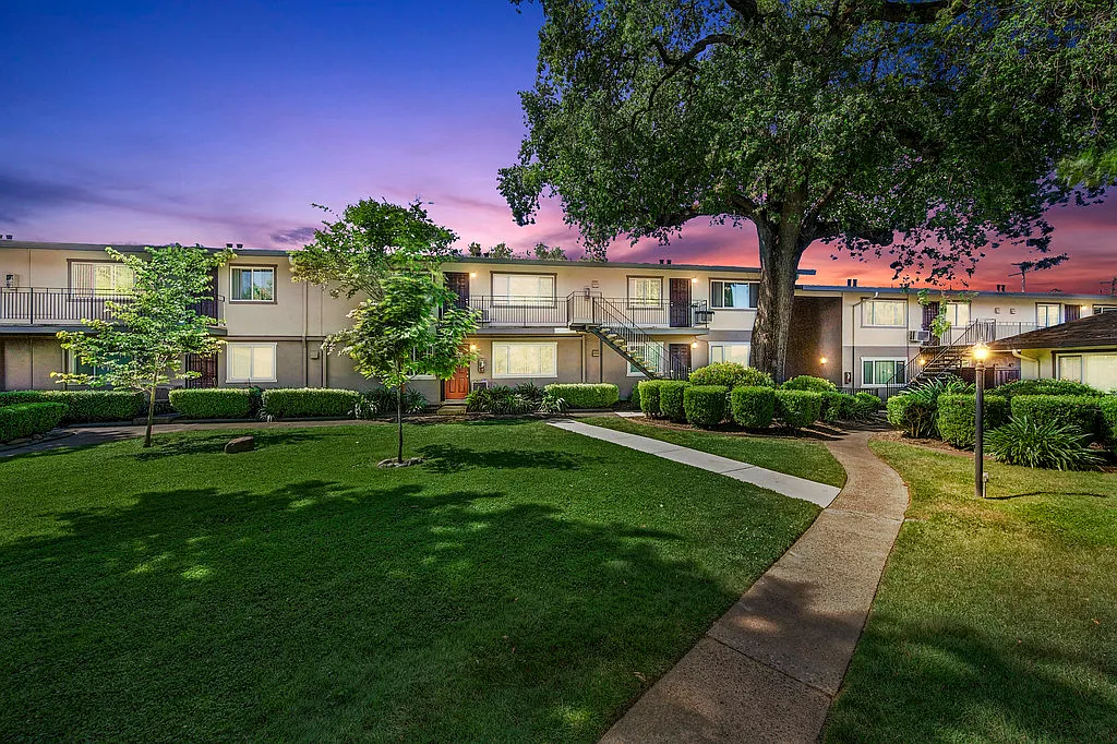 Autumn Woods Apartment Homes — Photo 2