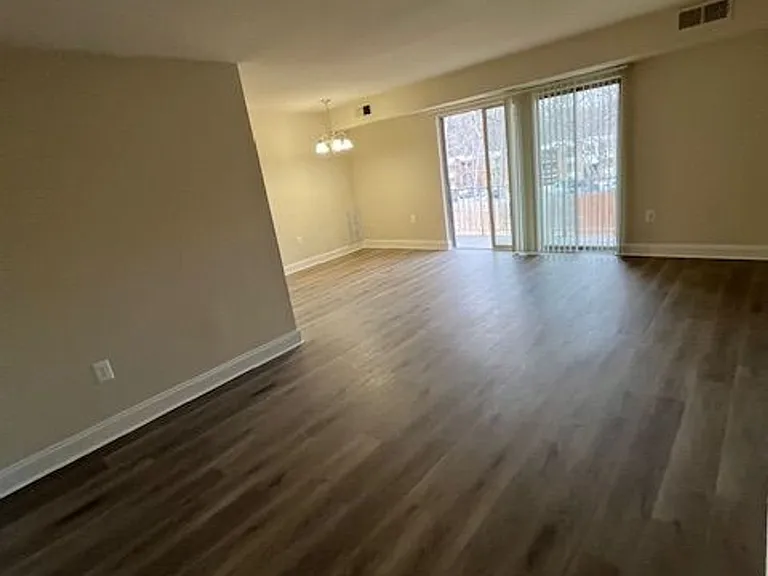 Woods Edge Apartments — Photo 13