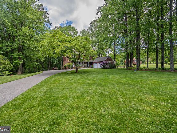 5th image of 2 Wetherbee Ct