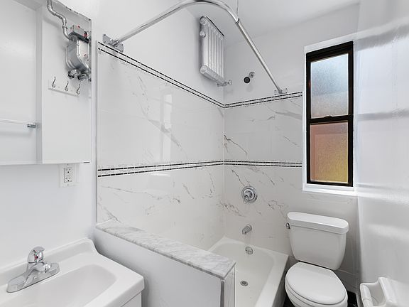 5th image of 122 Norfolk St APT 17