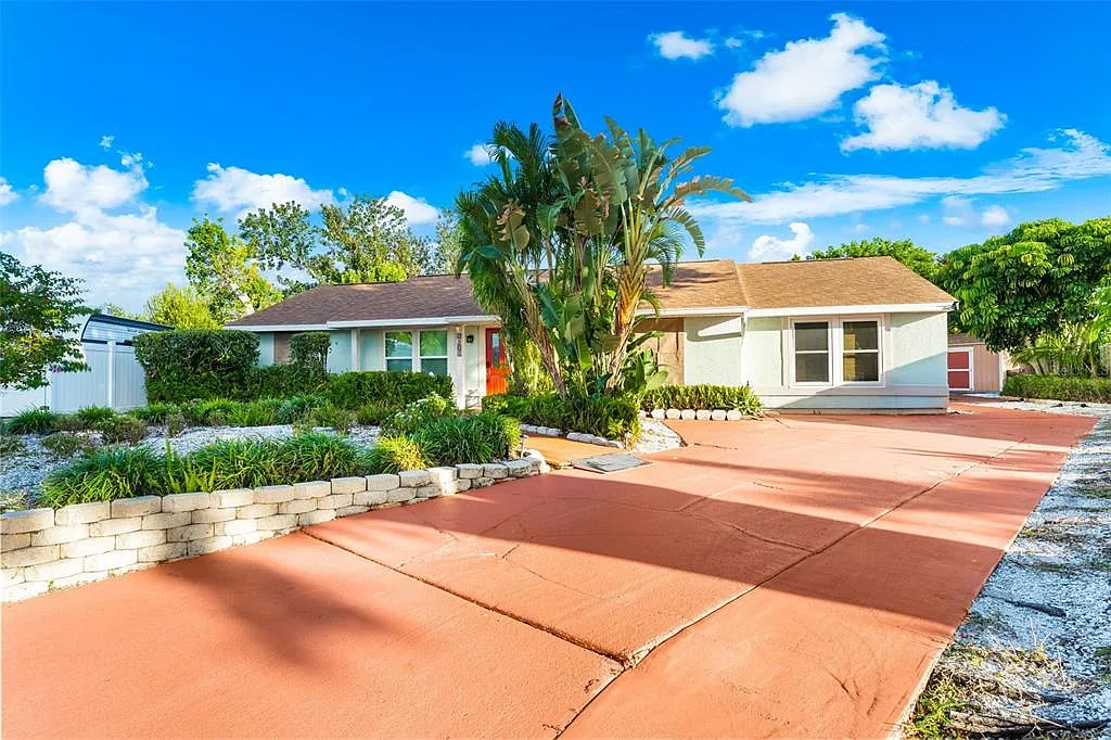 4 bed, 3.0 bath, 2529 sqft, $3,700 — Photo 1