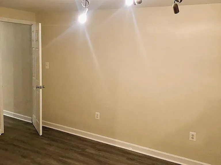 1 bed, 1200 sqft, $1,300 — Photo 4