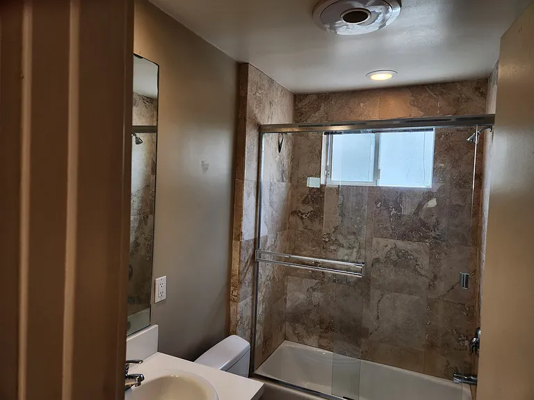 4847 Rosewood Ave #2 — Photo 16
