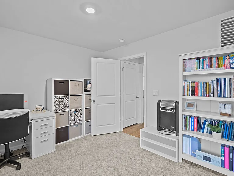 402 Folkstone Rd — Photo 23