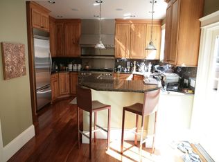 1047 Sunnyhills Rd, Oakland, CA 94610