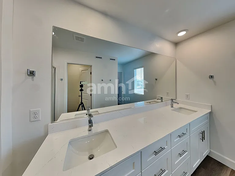 6459 Rush Ave — Photo 12