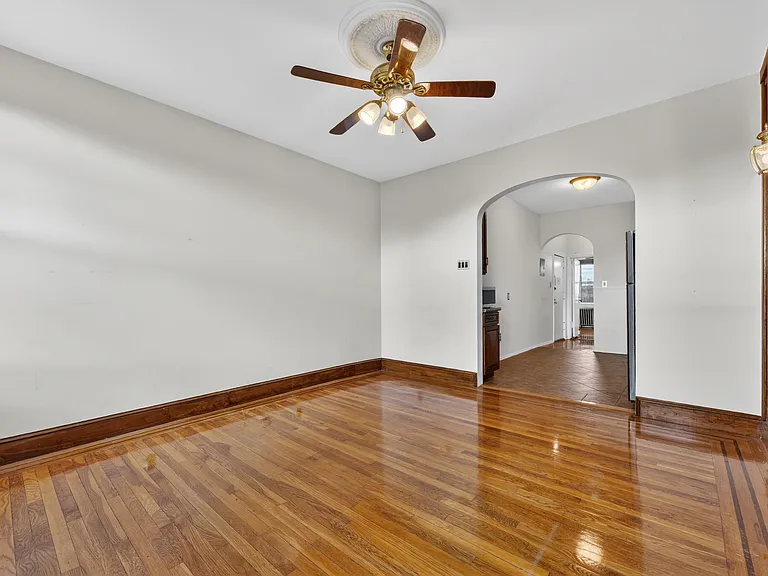 688 Manhattan Ave #4R — Photo 5