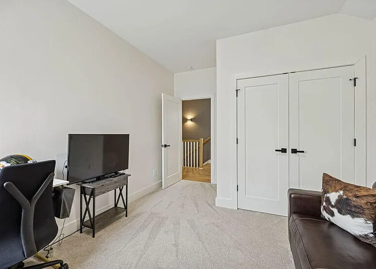 327 Sophia Rain Dr — Photo 32