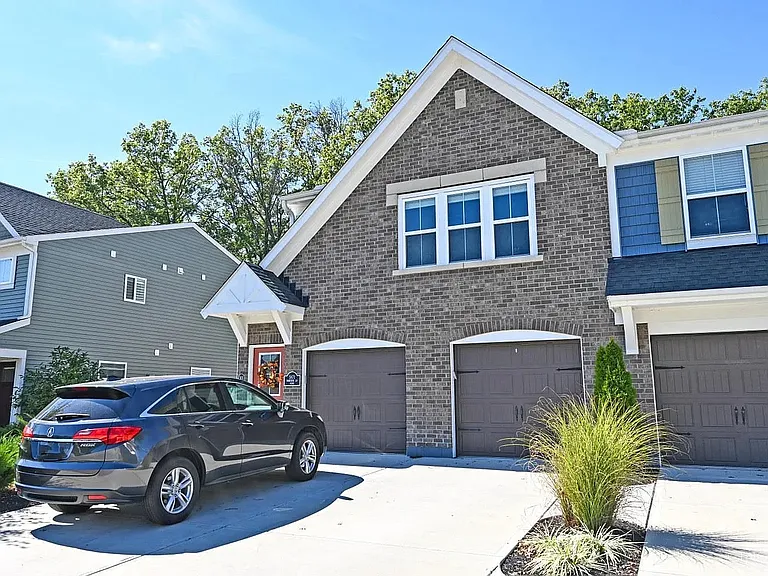 5871 Parkview Ln #300 — Photo 3
