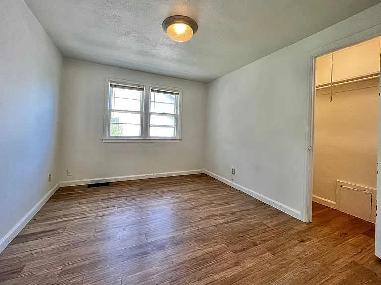 2228 10th Ave — Photo 8