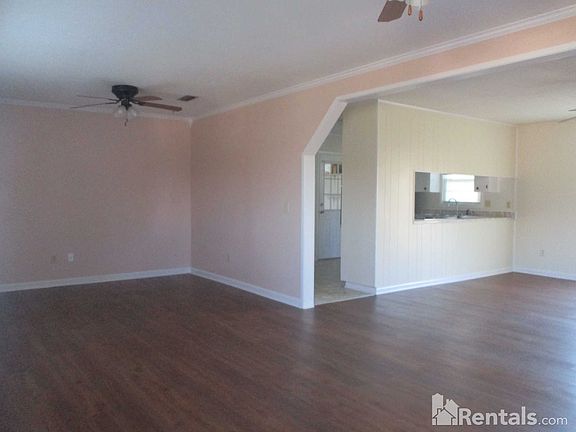 3rd image of 202 W Emerald Dr