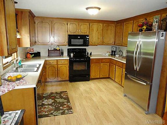 3rd image of 56 Old Orchard Ln