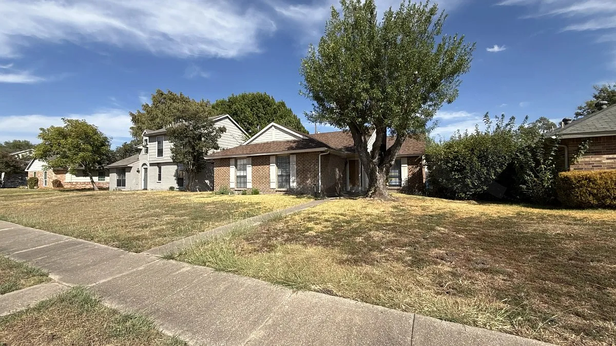 3 bed, 2.0 bath, 1266 sqft, $1,950 — Photo 3